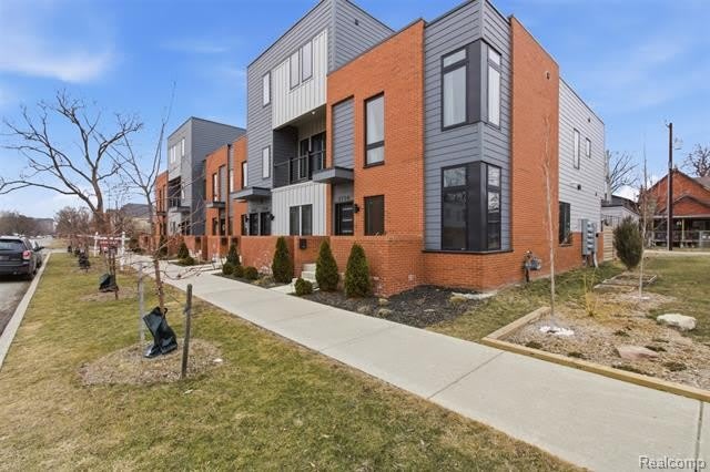 2744 Harrison Street – photo 4