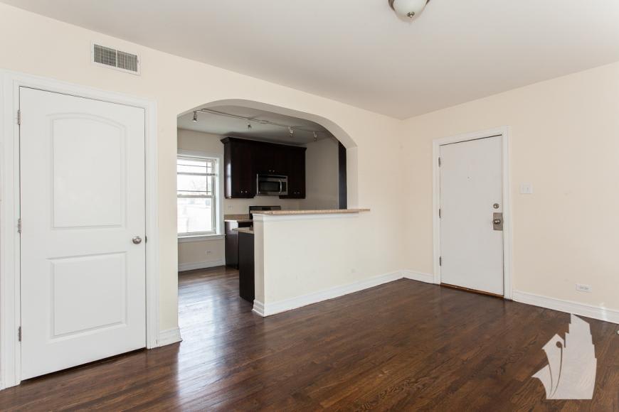 3812 N Sheffield Ave – photo 1