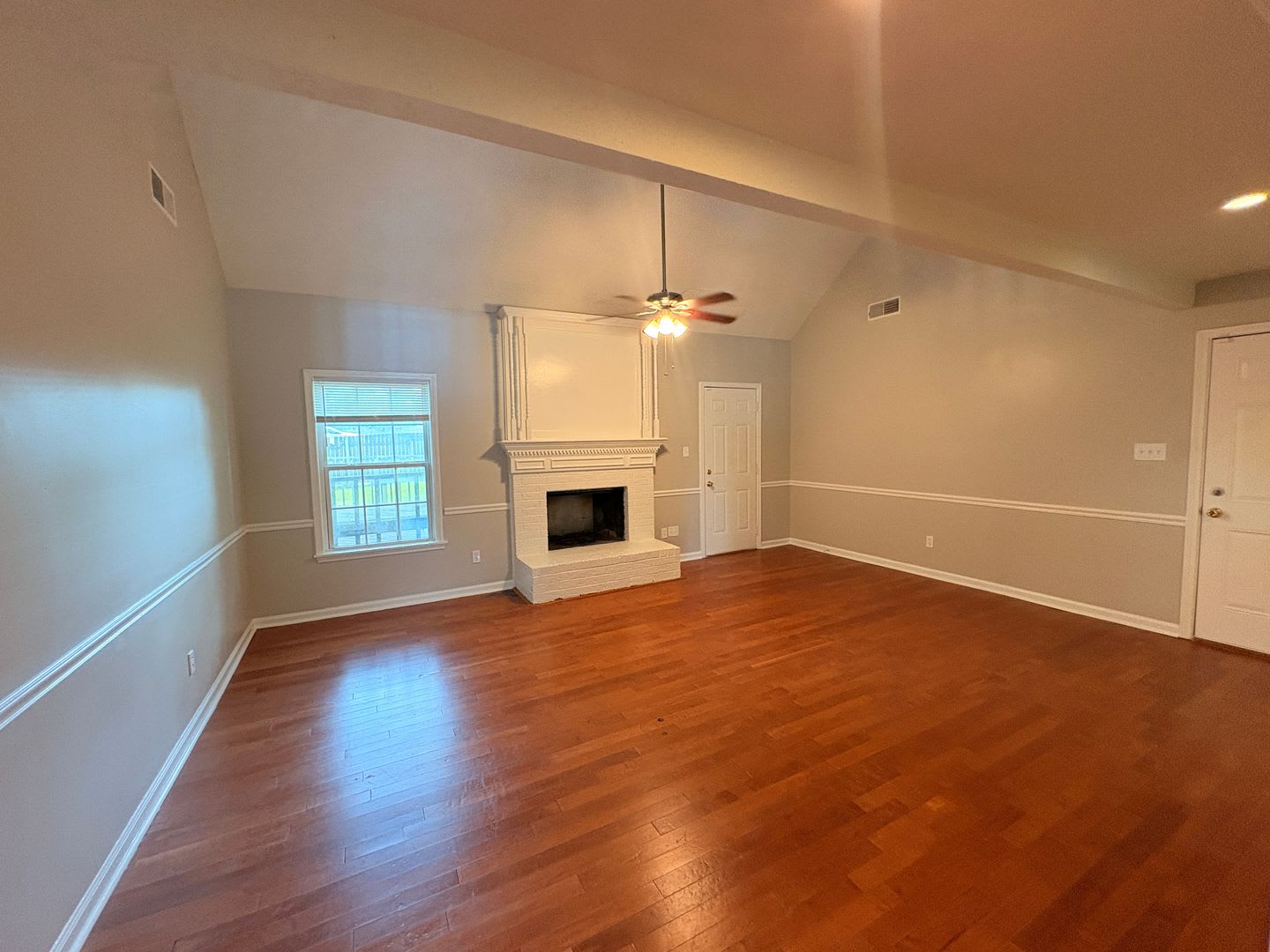 Spacious Home Freshly Painted and New Carpeted! Fully Fenced in Back Yard. – photo 4