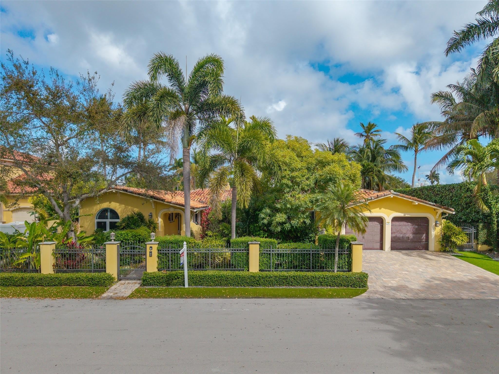 330 Royal Plaza Drive – photo 2
