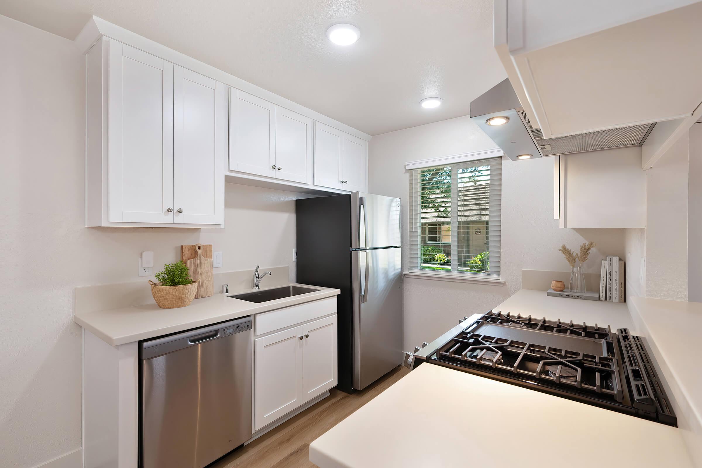 Brentwood Apartments – photo 1