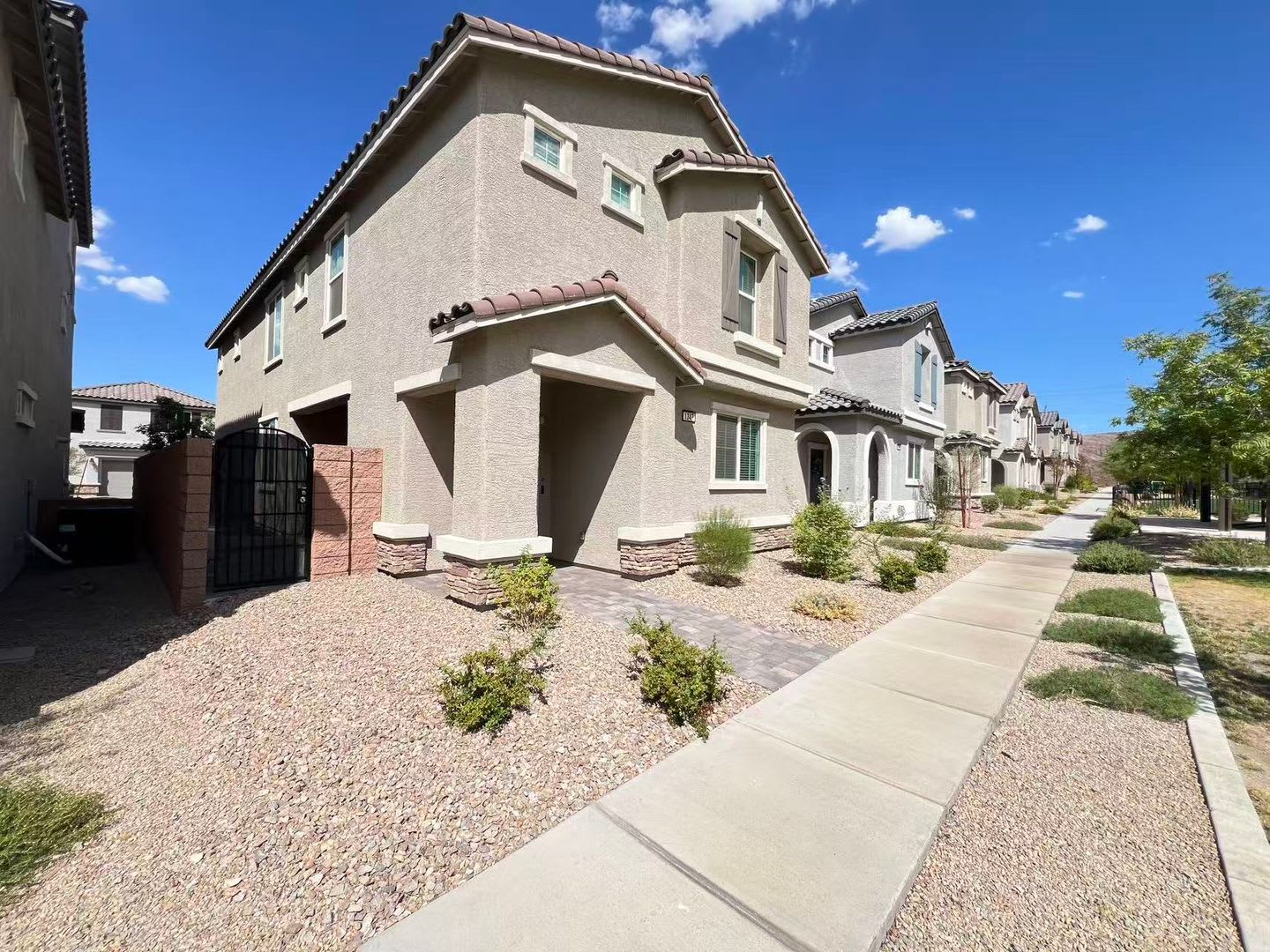 1347 Graphite Ave – photo 2