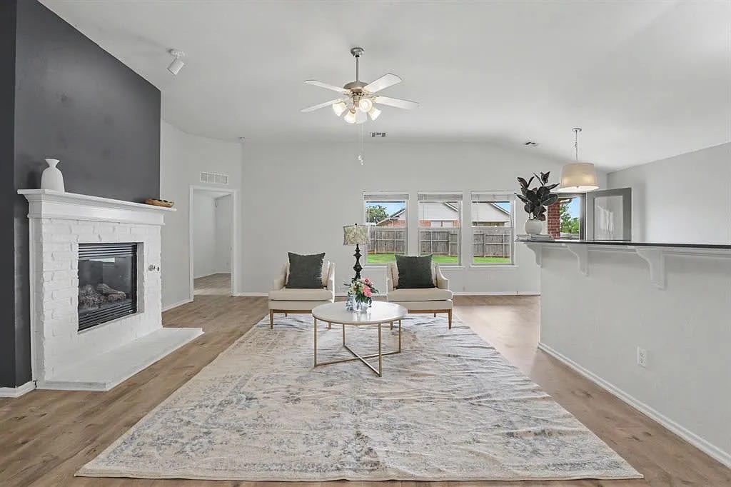 2520 Nw 182nd St – photo 3