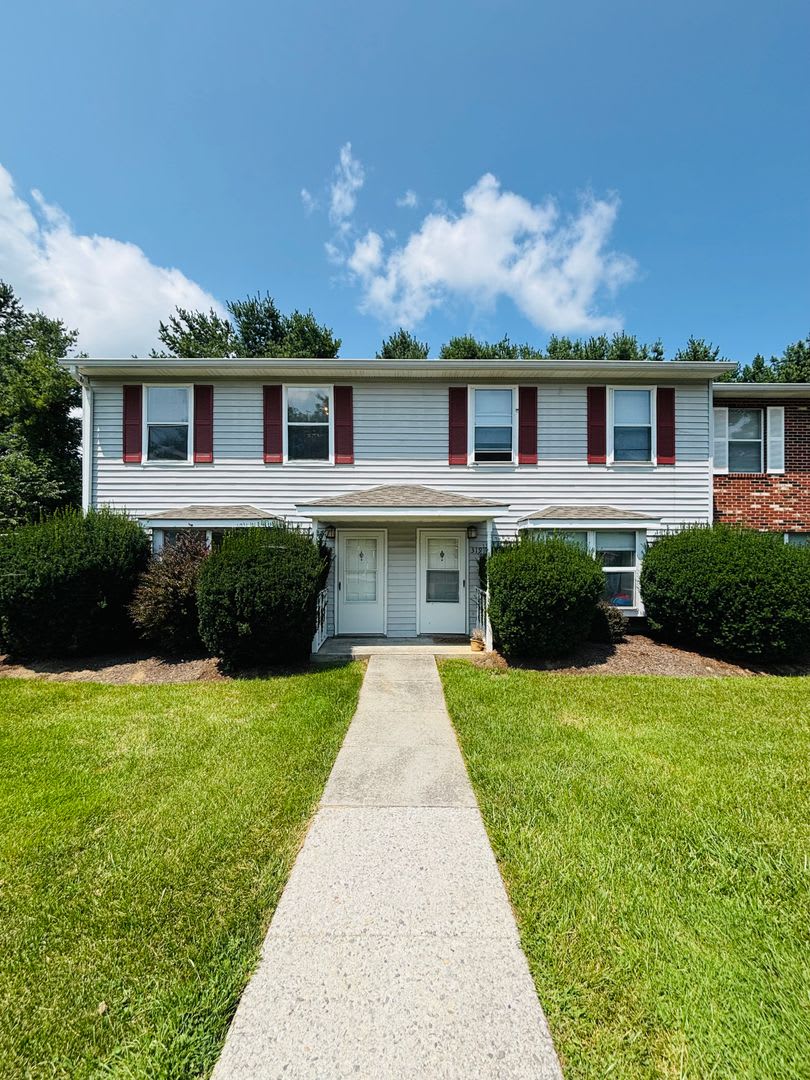 4 Bedroom 2.5 Bath Townhouse – photo 3