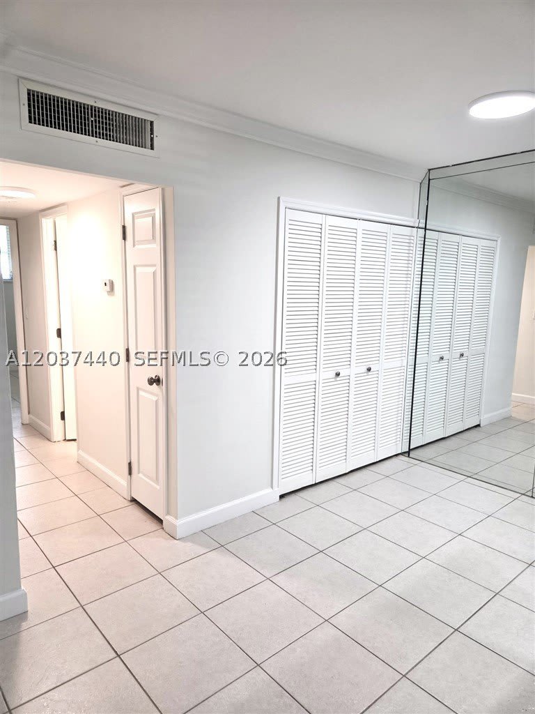 2400 NE 10th St – photo 4