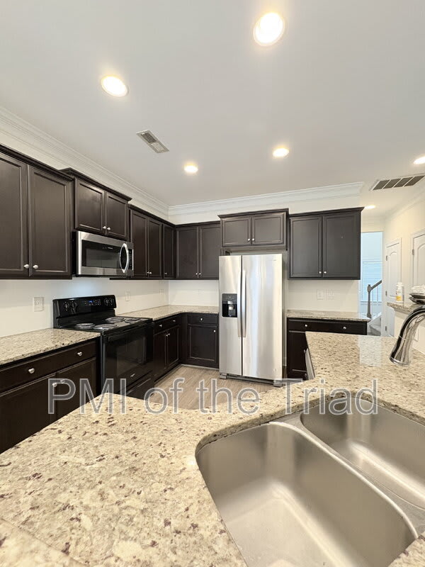 2974 York Place Dr – photo 3