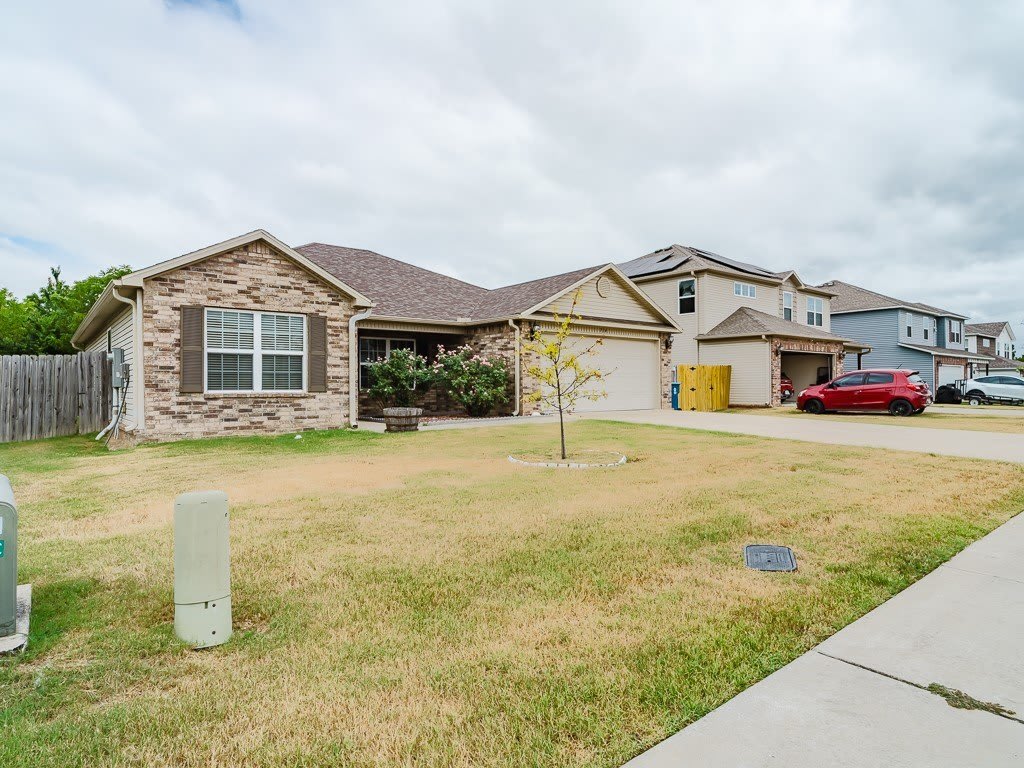714 Green World Street – photo 2