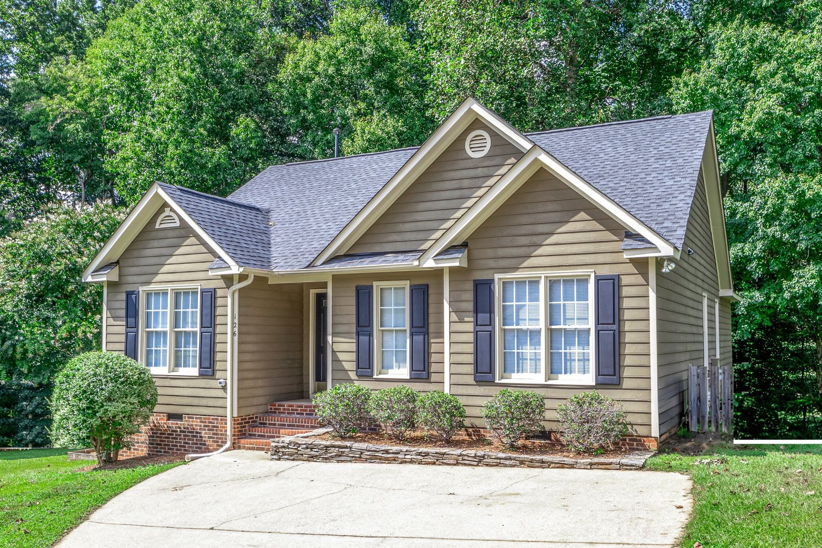 Charming 3 Bedroom Home – photo 2