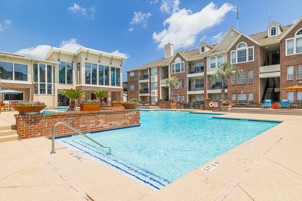 The Village at Bellaire Apartments – photo 1