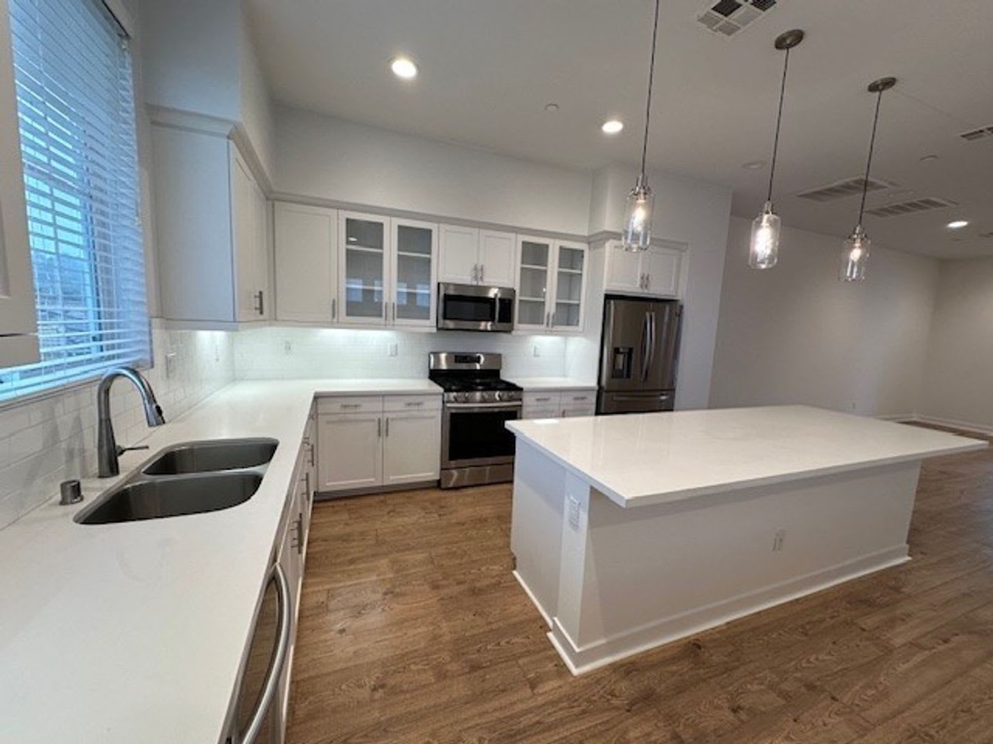 Modern 4BR West Hills Home for Rent – photo 4