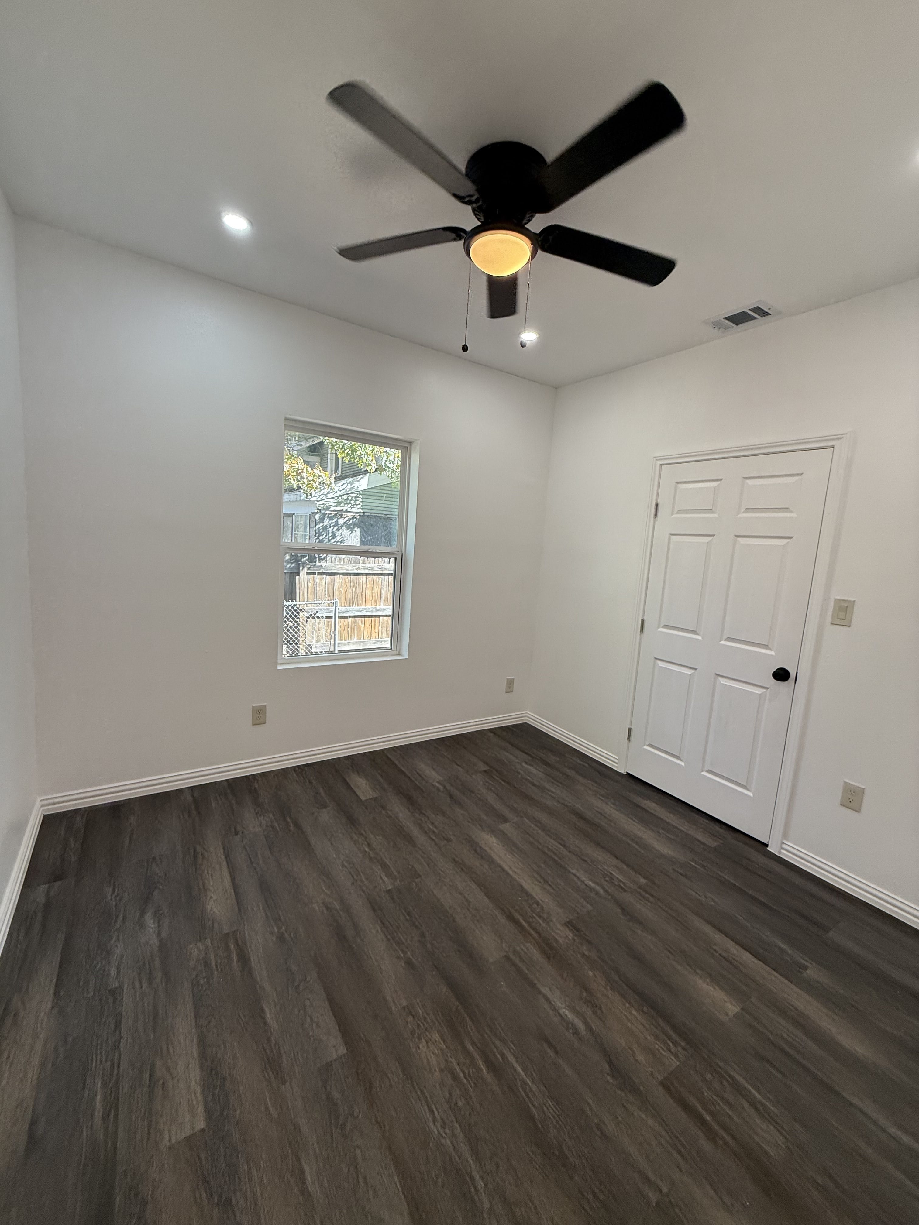 1440 W 6th Ave – photo 1