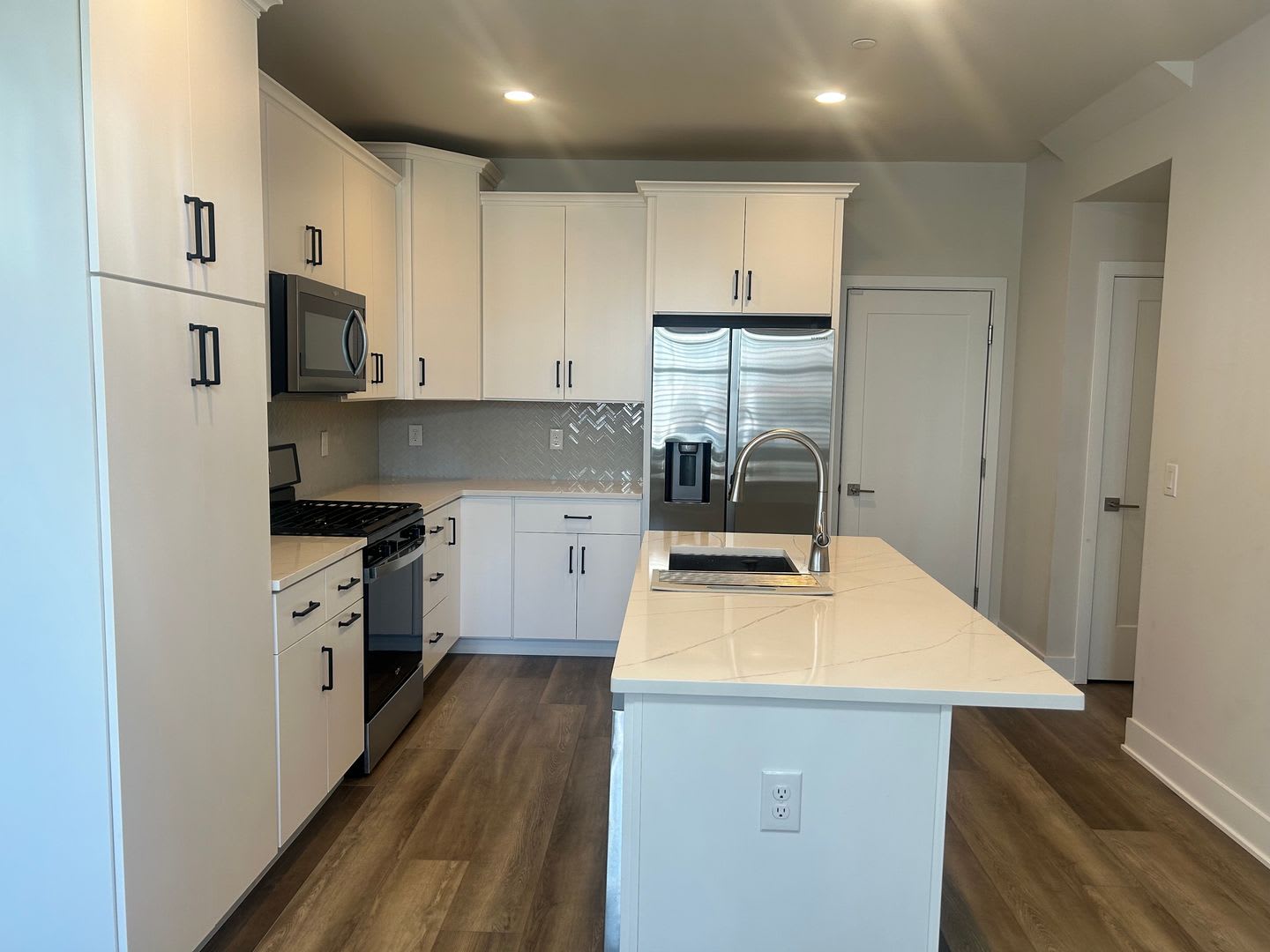 Gorgeous 3-Story Condo with EV Charger – photo 3