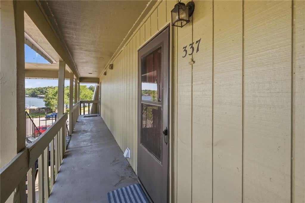 337 Riverbend Drive – photo 1