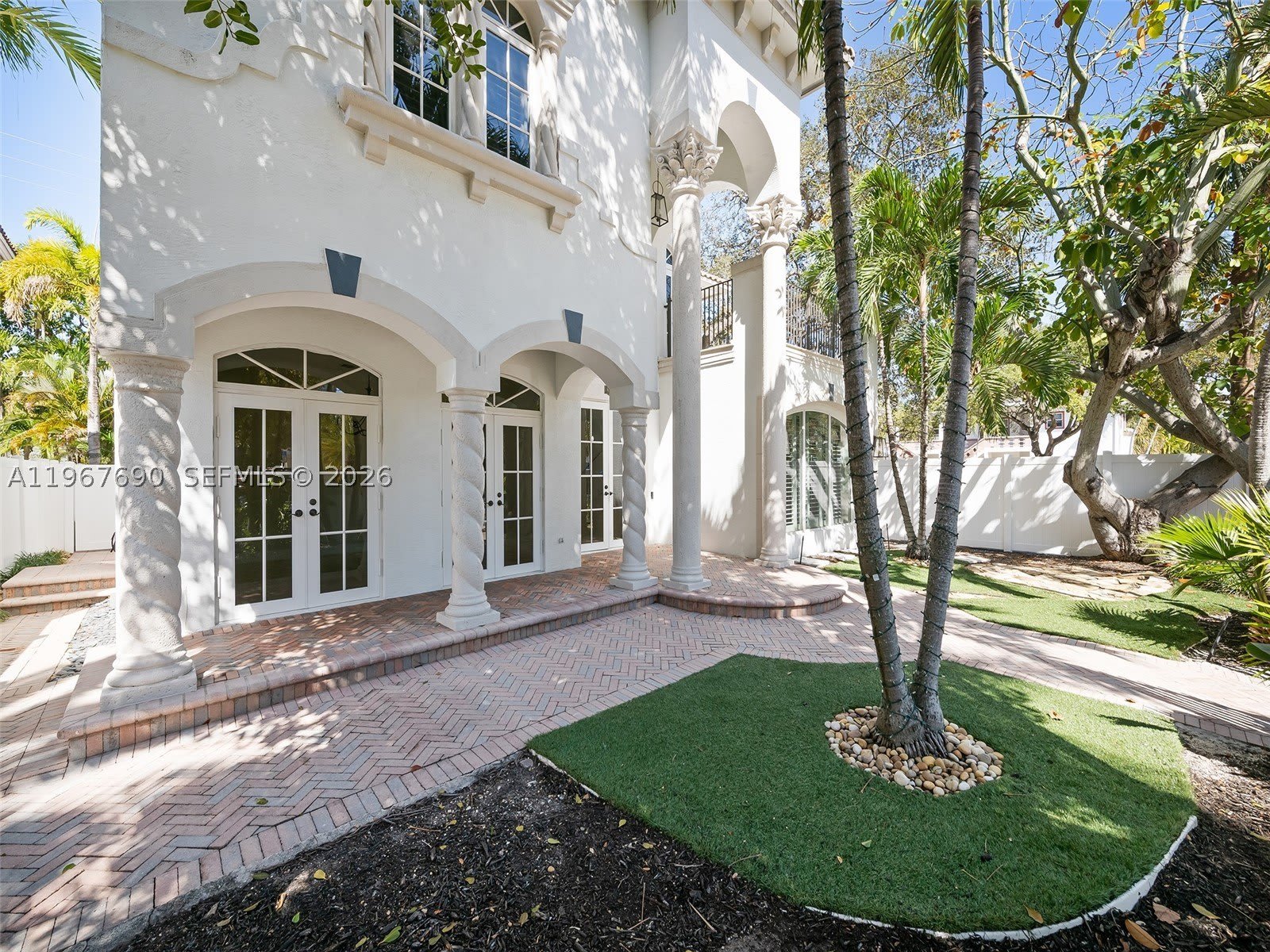 827 SE 2nd Ct – photo 1