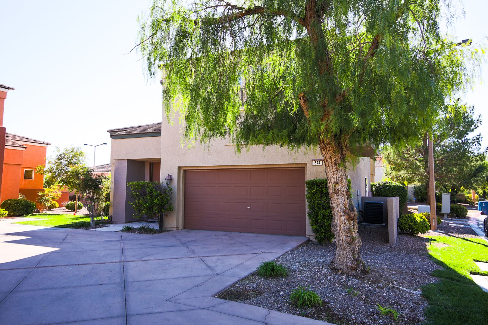 ELEGANT LUXURY RESIDENCE IN AN EXCLUSIVE GATED COMMUNITY IN SUMMERLIN – photo 2
