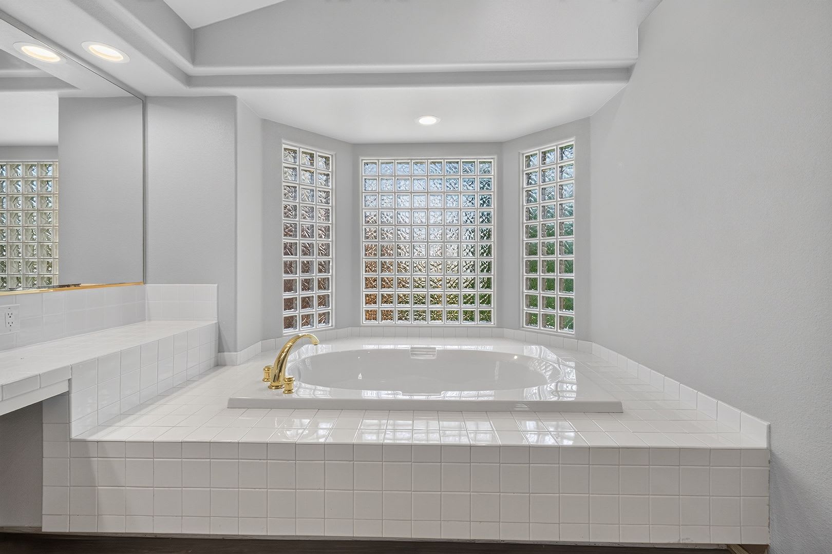 Guard Gated Summerlin Home in Summerlin w/ Pool & Spa – photo 5
