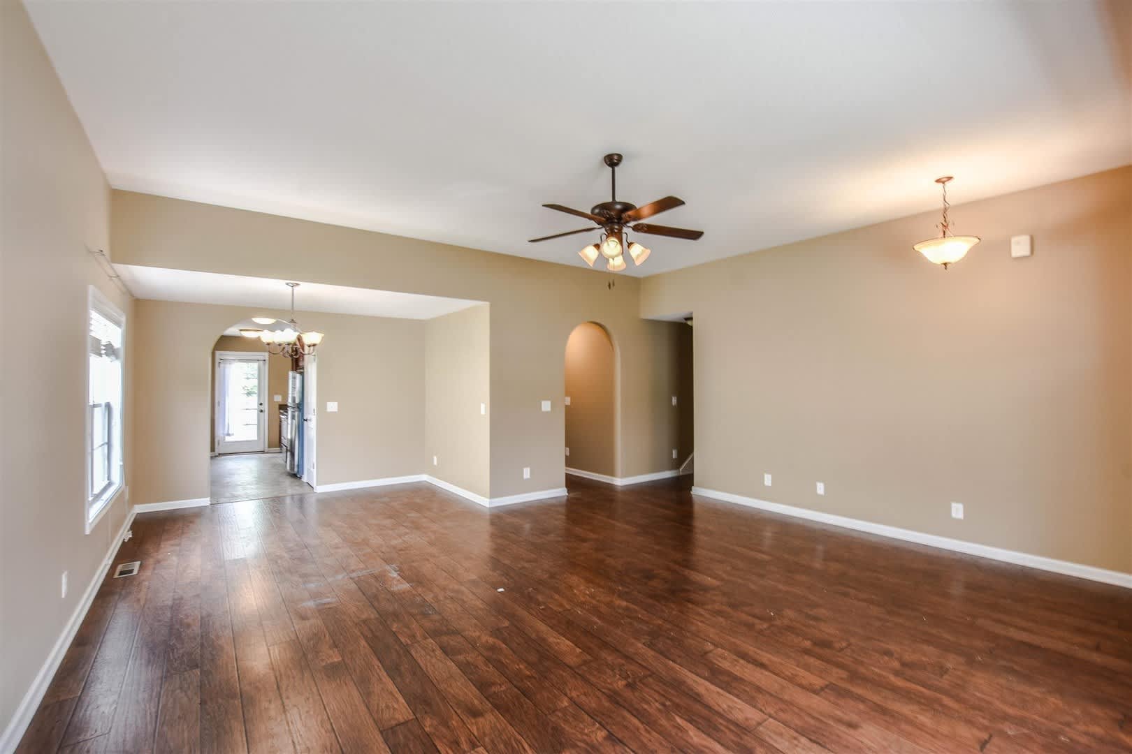 Ranch with Bonus in Fox Crossing! – photo 2