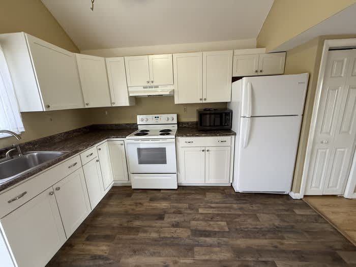 4060 Ridge Road – photo 2