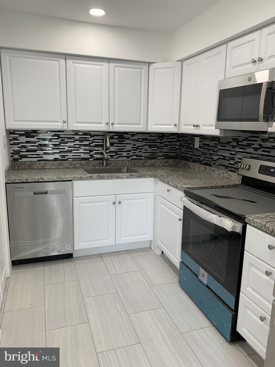 2113 HARBOUR Drive – photo 1