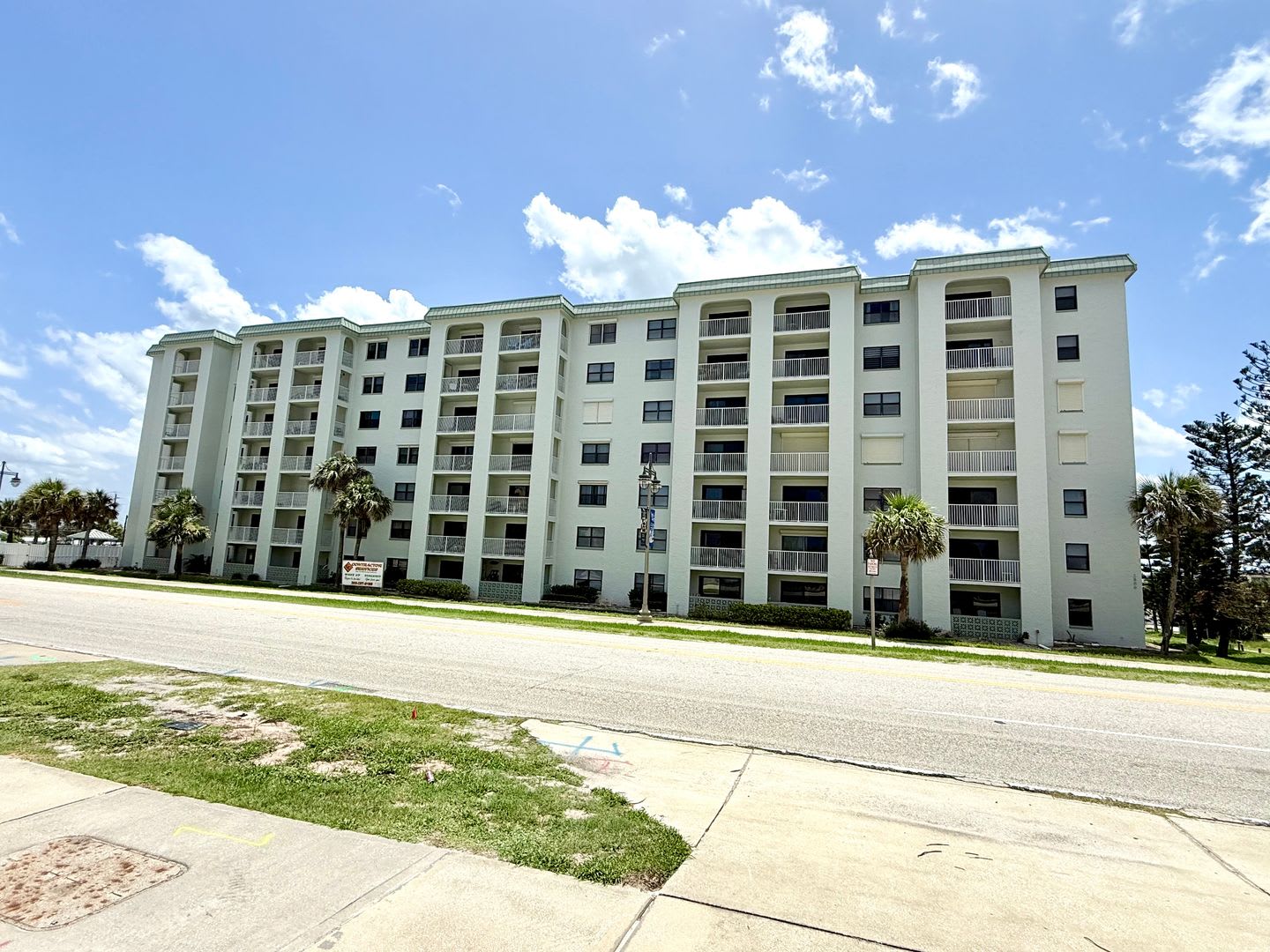Coastal comfort awaits in this furnished 2Bedrooms / 2Baths condo in Daytona Beach! – photo 1