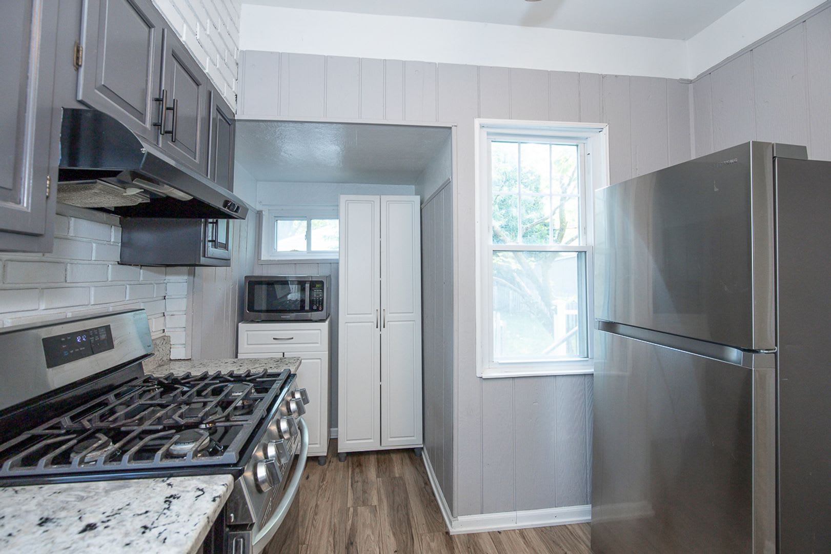 3 Bedroom Lakewood Single House! – photo 2