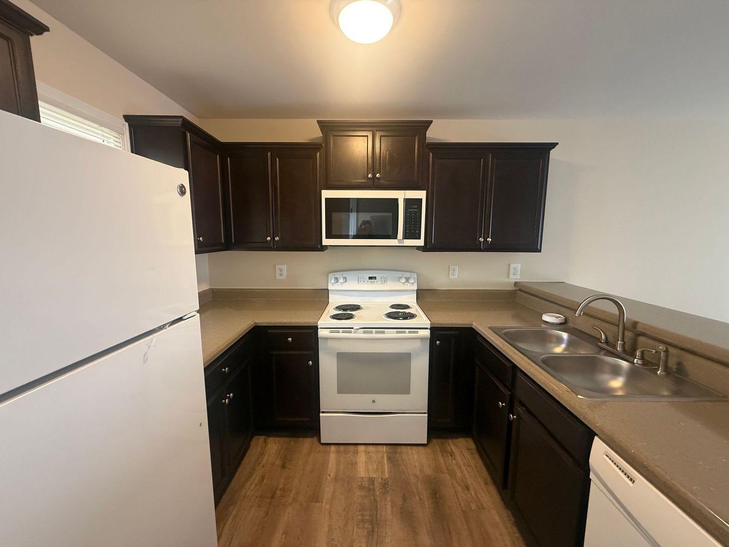 1656 Eagles Place – photo 5