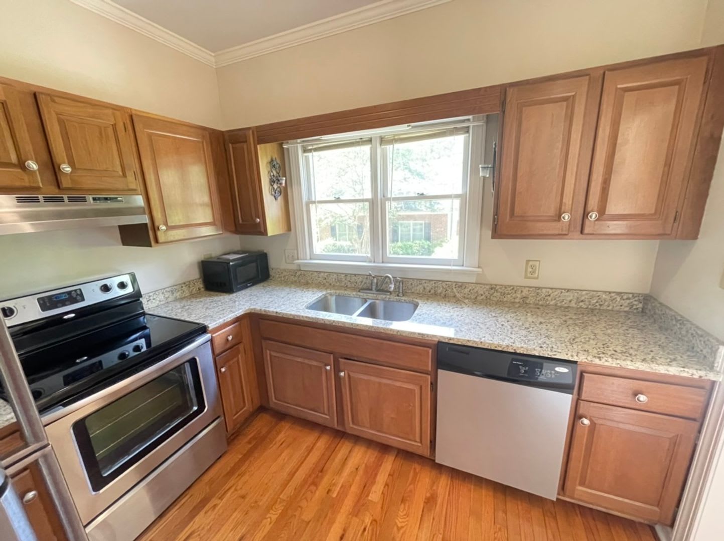 Desirable 2 Bedroom Townhouse Near Downtown Cary – photo 4
