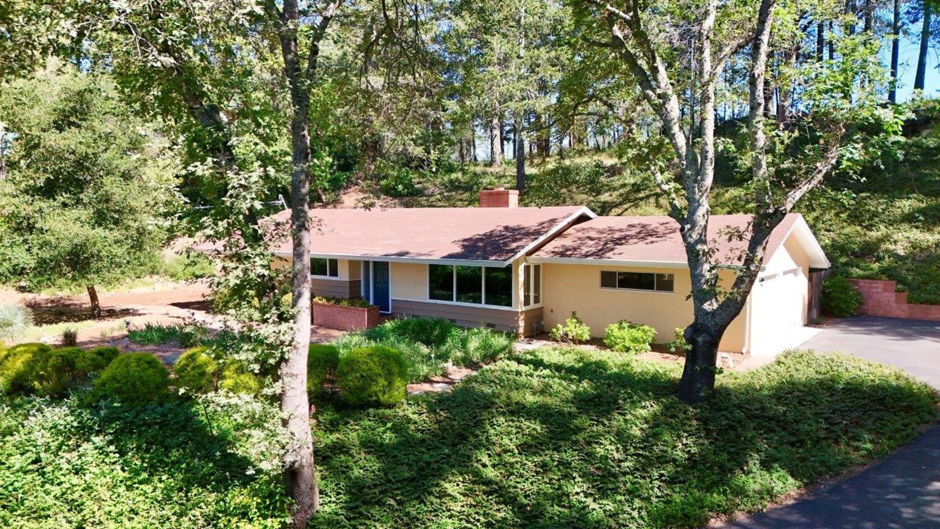 Peaceful and Easy Feeling, Angwin 3 Bedrooms, 2 Bathrooms – photo 1