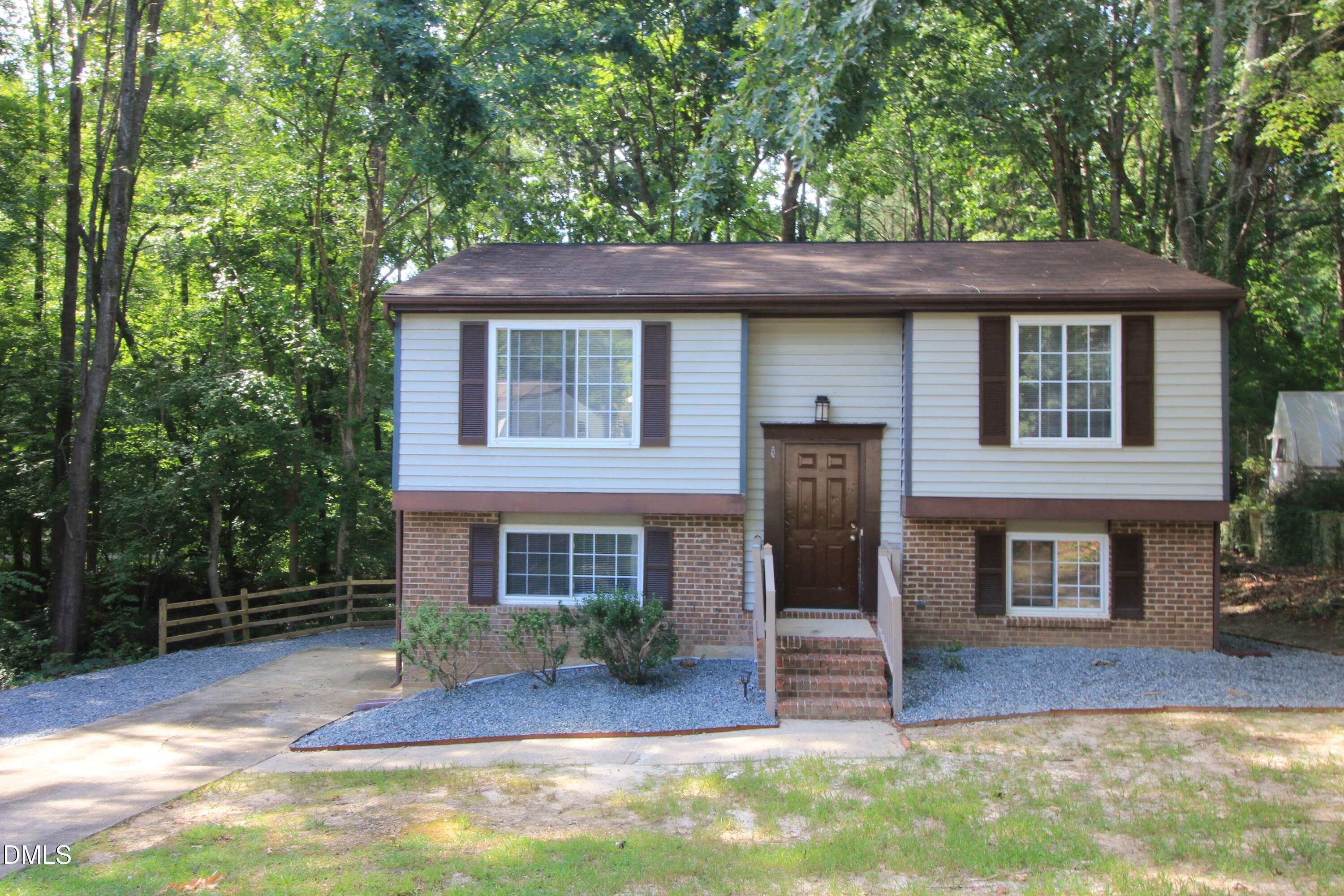 408 Drolmond Drive – photo 1