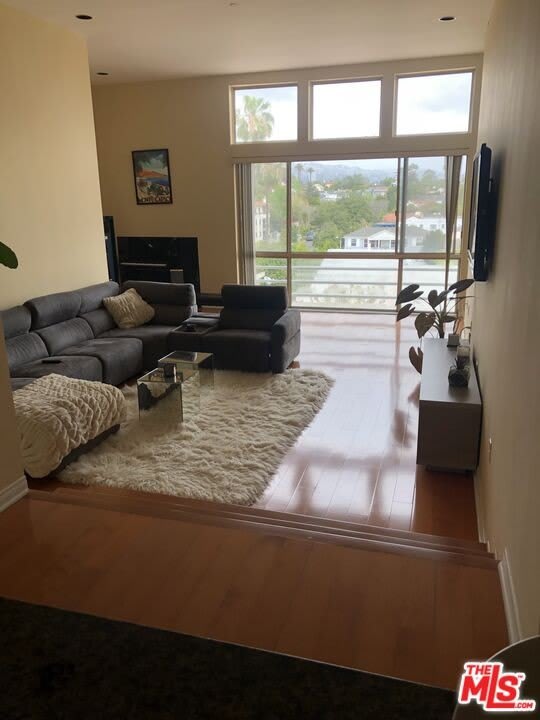 10432 Eastborne Ave – photo 4