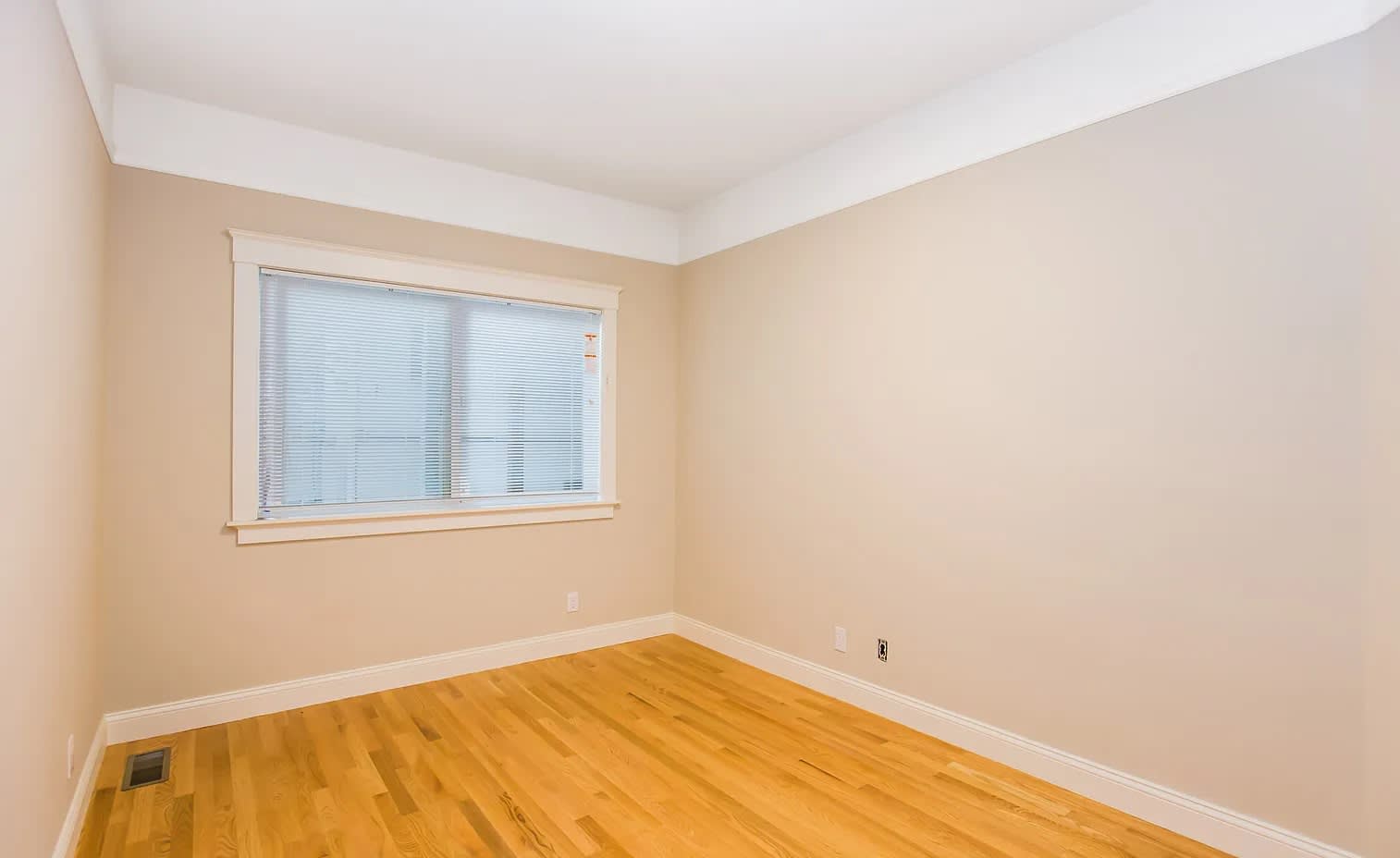 282 Linden St – photo 5