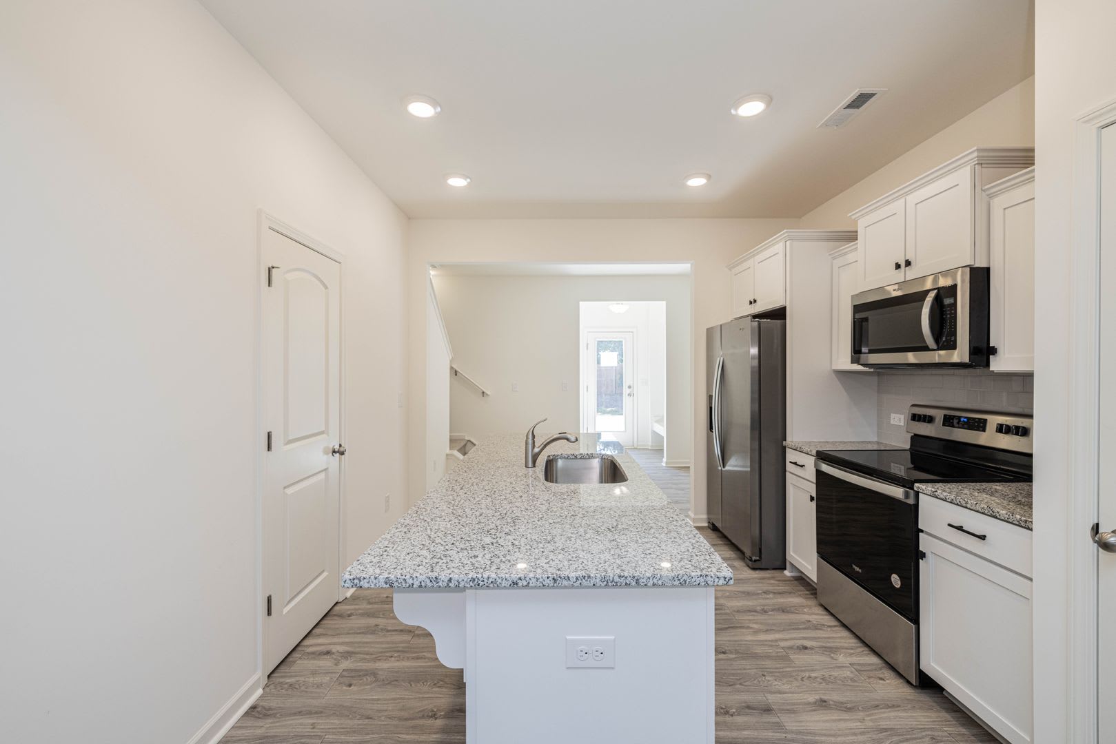 Beautiful Modern 2-Bedroom Townhome -AVAILABLE AUGUST 2026 – photo 5