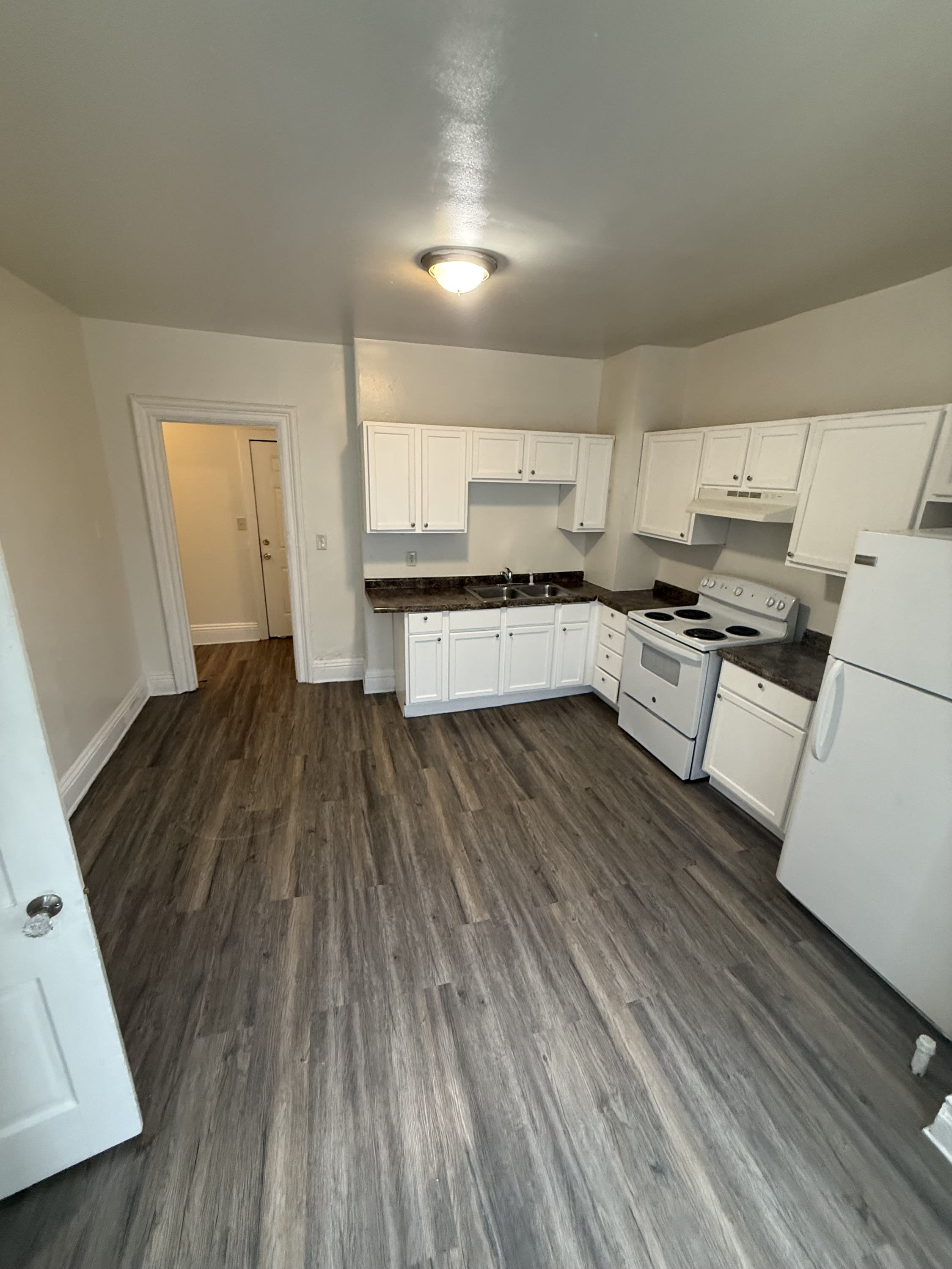 1127 Ross Ave., 2 – photo 1