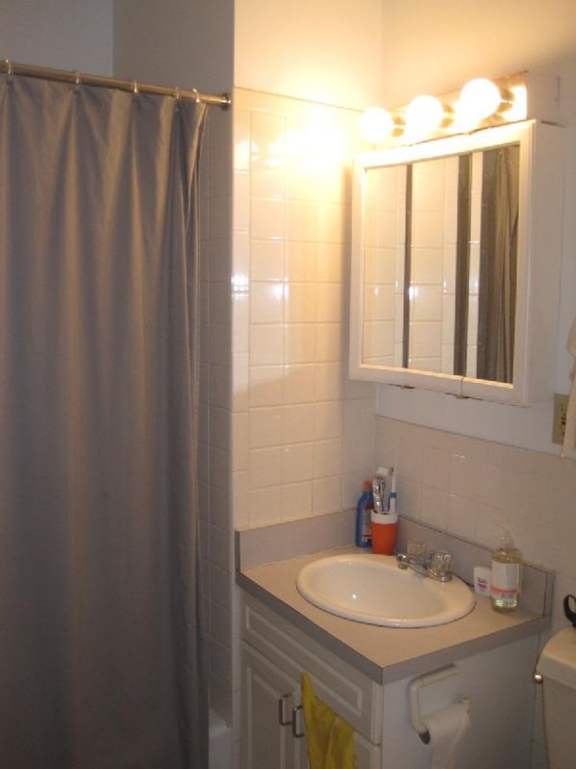 Nicely renovated 3 bed unit at an unbeatable price! – photo 2