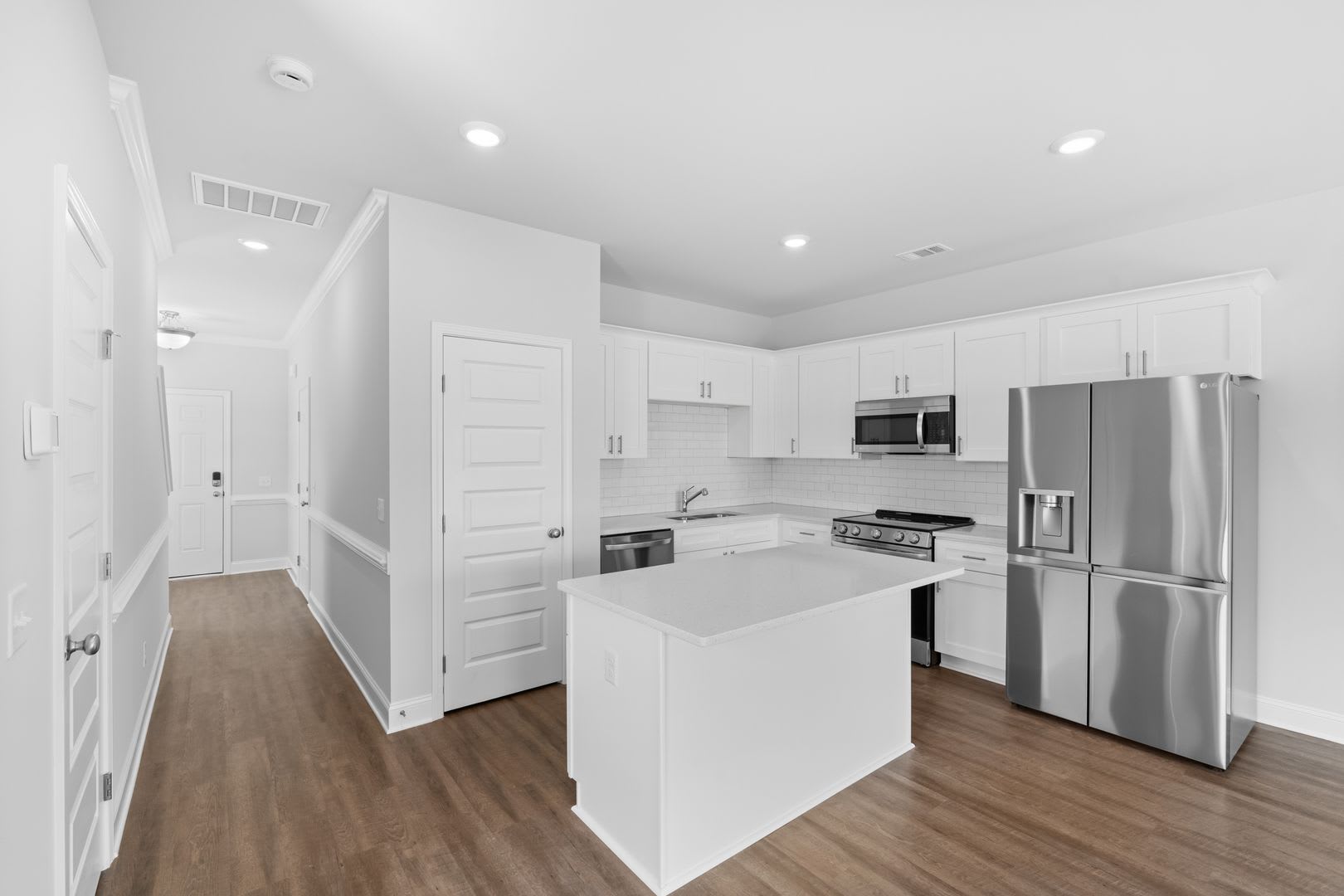 Woodford Station 3 Bedroom – photo 1