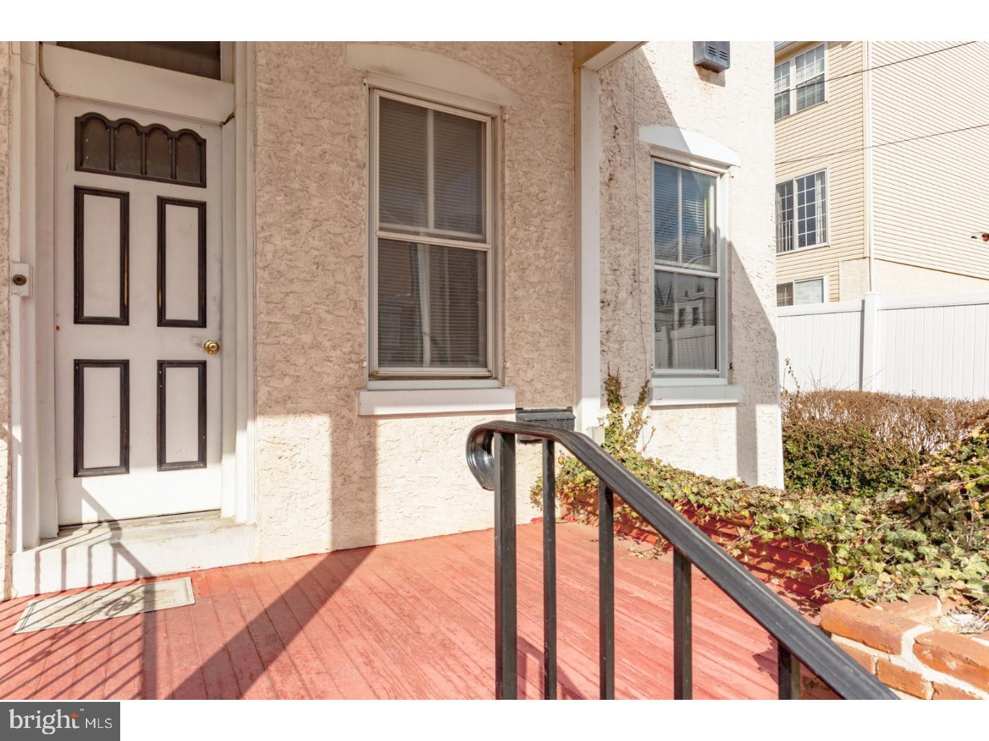 415 E Marshall St – photo 2
