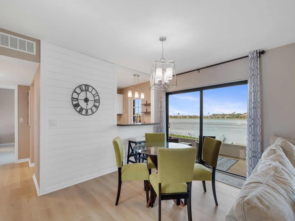 3206 S Lakeview Circle – photo 2