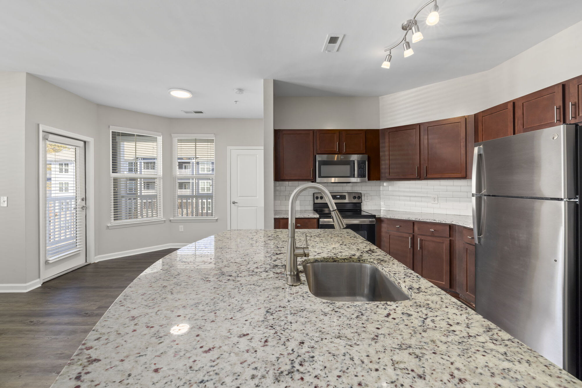 Level at 401 – photo 2