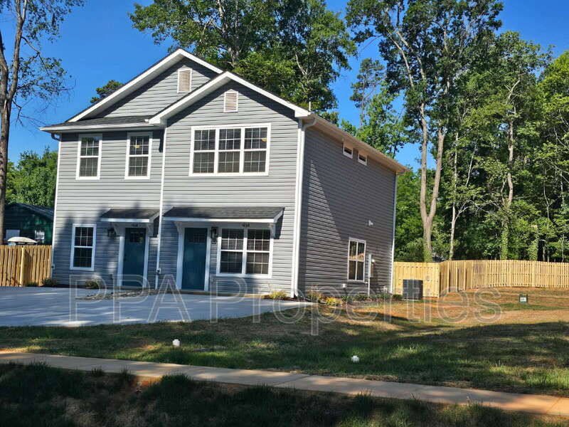 402 Giles St – photo 5