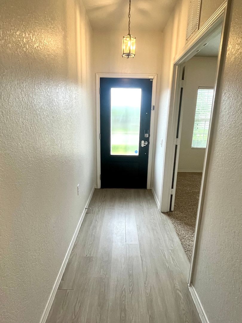 Welcome to This 5BR/ 2.5 BA w/ GameRoom Move-in Ready Home ~ Conveniently Located to RAFB/Ft Sam! – photo 3