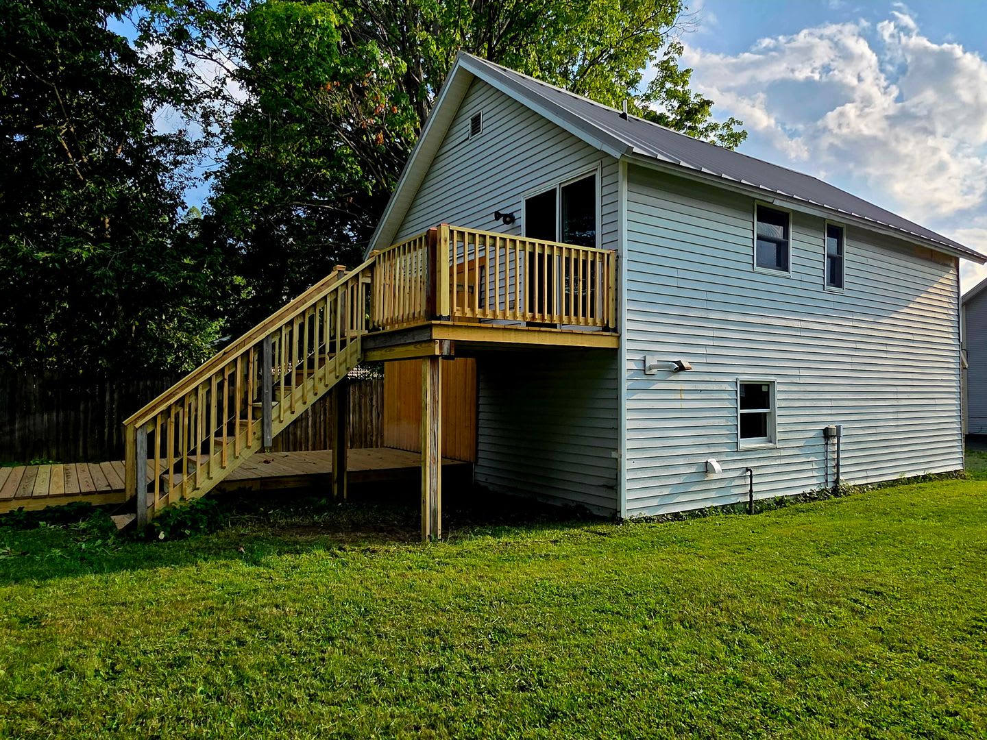Excellent Updated One-Bedroom Apartment in West Valley – Private Deck and Laundry! – photo 4