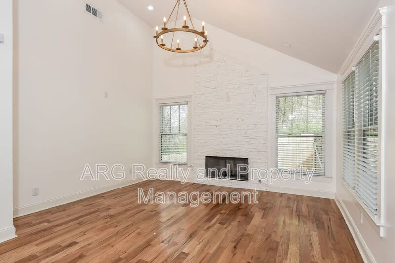 2215 Lang Drive – photo 4