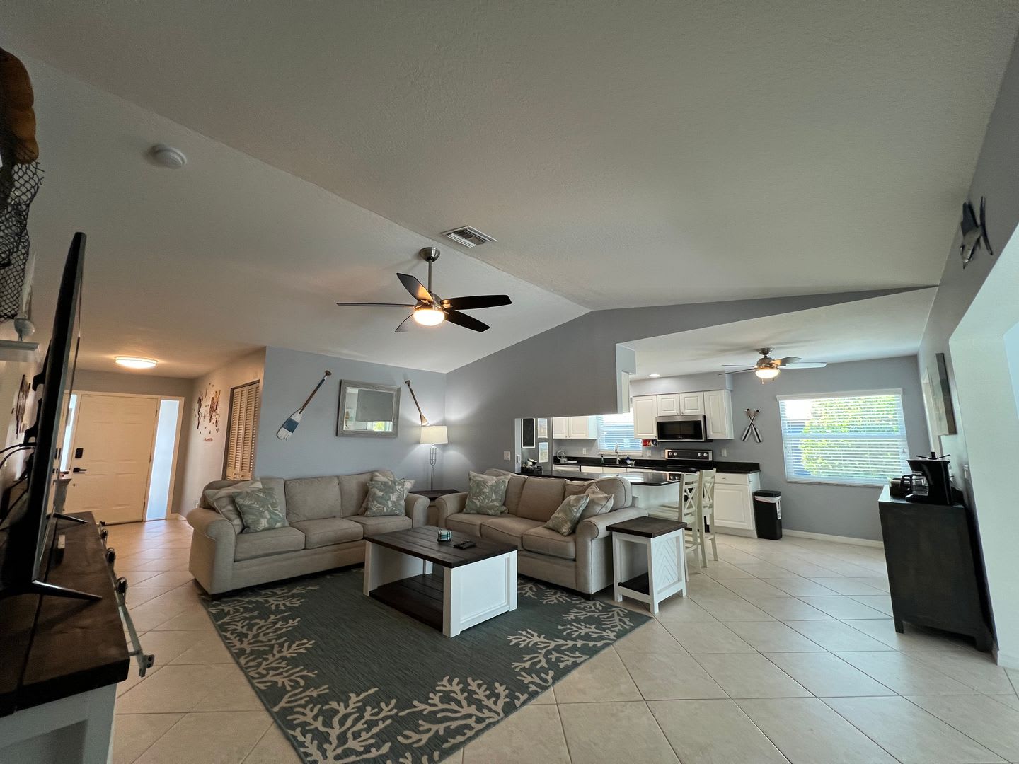 Furnished Short Term Rental 3 Bed 2 Bath Single Family Pool Home 5 000 Month Heated Swimming Pool Canal View – photo 4