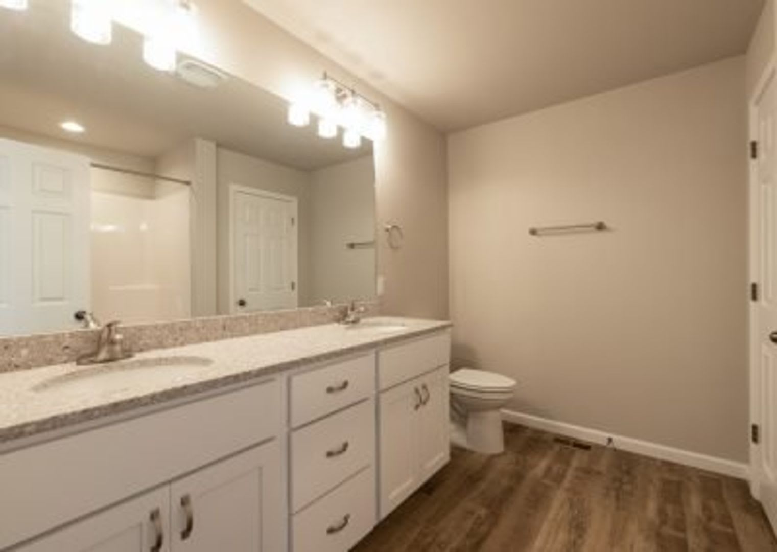 ONE MONTH FREE when you sign a 13-month lease by August 31st!! – photo 3
