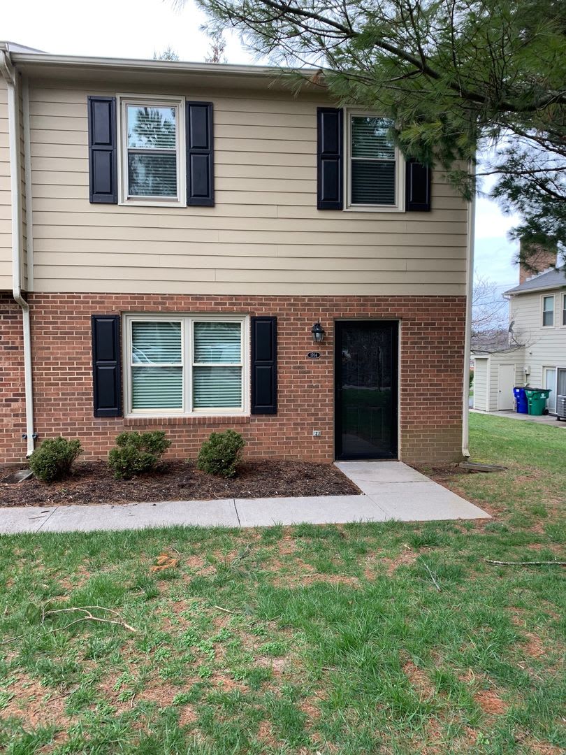 3 Bedroom 2.5 Bath Townhouse – photo 2