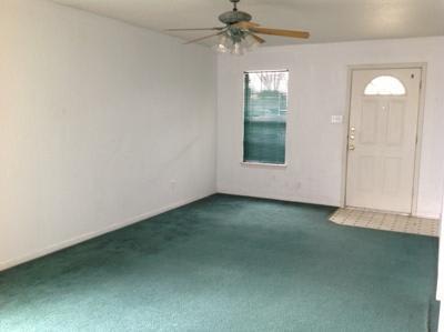 Available 09/24/26. Inviting floor plan! – photo 2