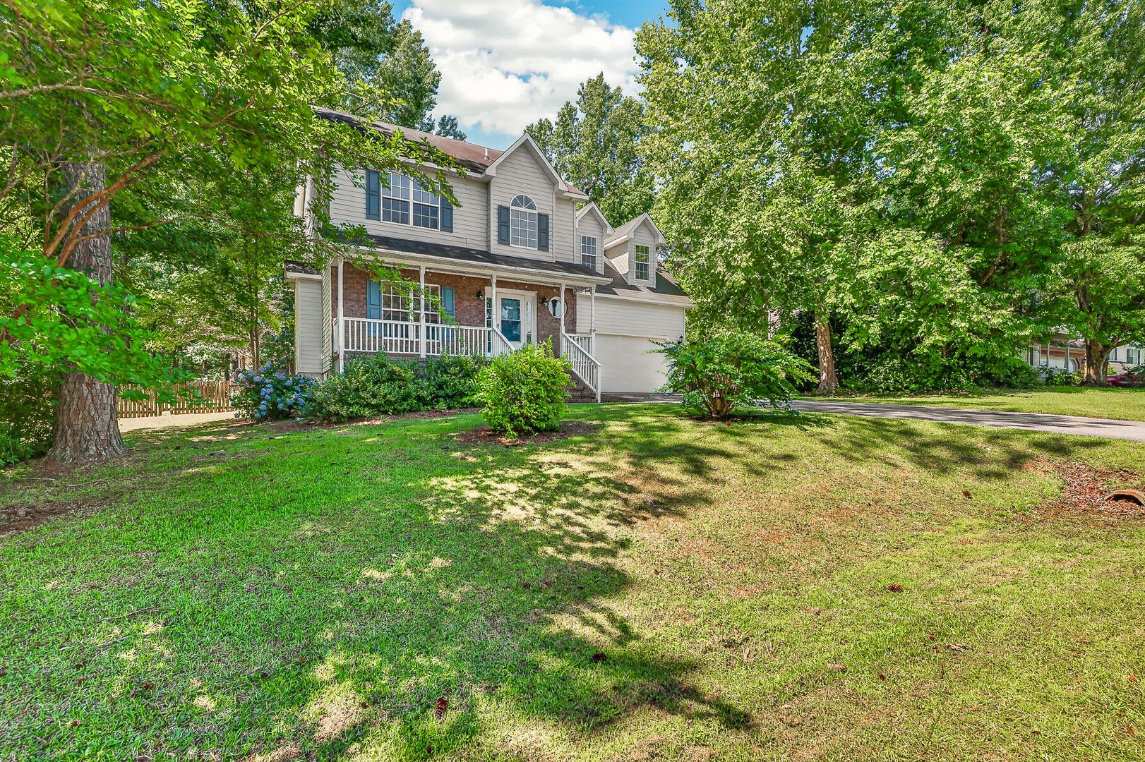 4Br 2 5Ba Near Piney Green Community Pool Boat Access – photo 2