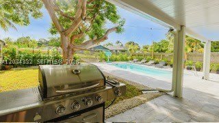 1754 SW 28th Ter – photo 2