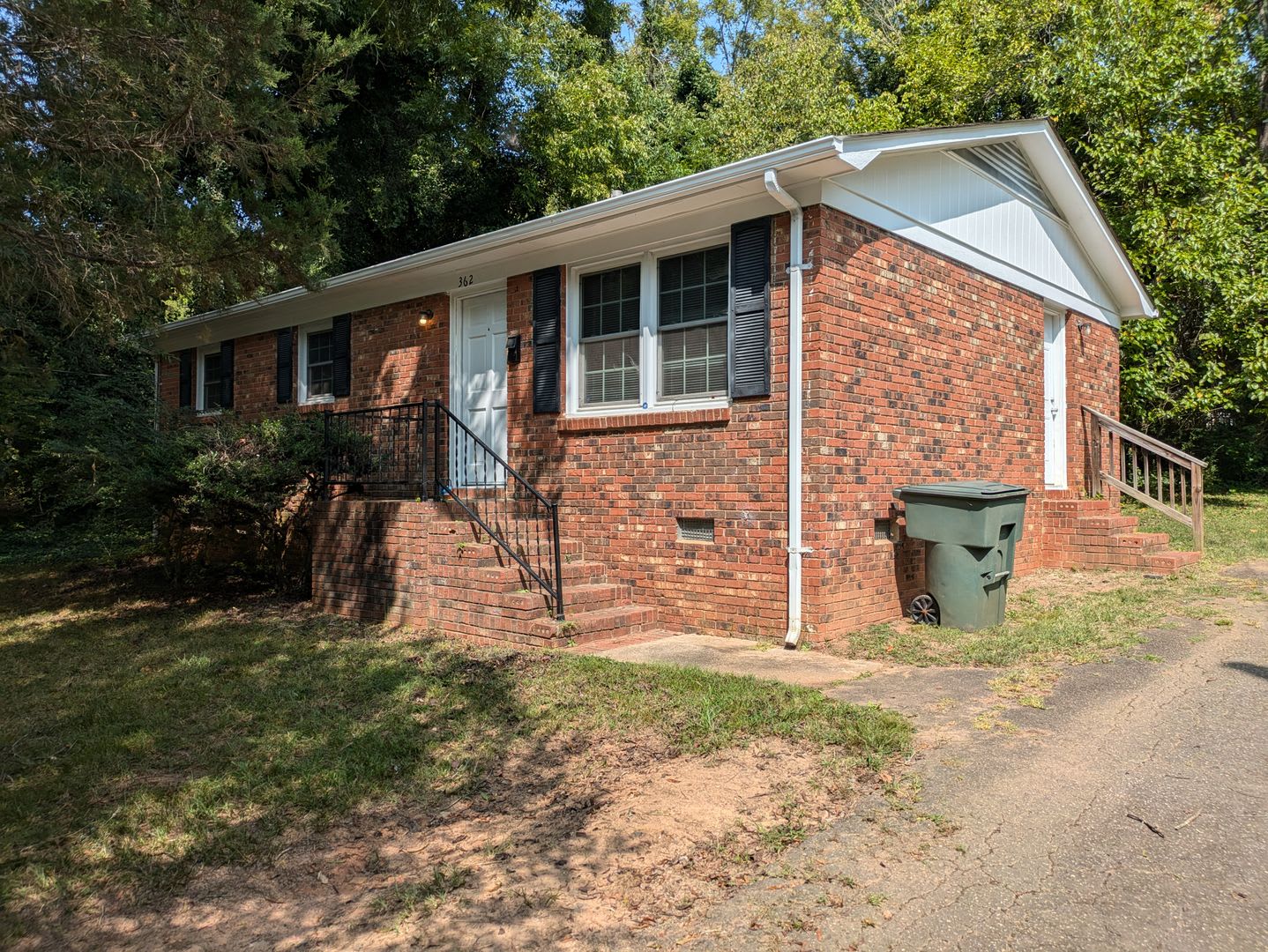 Cute All Brick Ranch Close To Mooresville Schools – photo 2