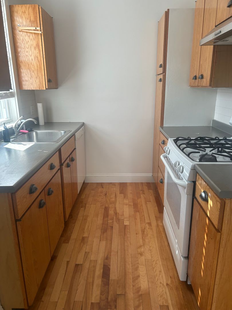 Beautiful 3BR/1.5BA Home Available October 1st!!! Great Residential Location!! – photo 4